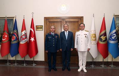 Millî Savunma Bakanı Hulusi Akar, Veda Ziyareti Kapsamında Deniz Kuvvetleri Komutanı Ora. Adnan Özbal ve Hava Kuvvetleri Komutanı Org. Hasan Küçükakyüz’ü Kabul Etti